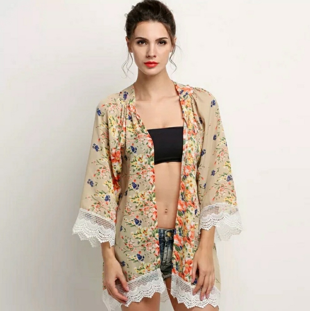 NEW! kimono with creamy LACE. pretty floral